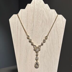 🤍 Brand New Elegant Gold Necklace with Crystal Accents ✨